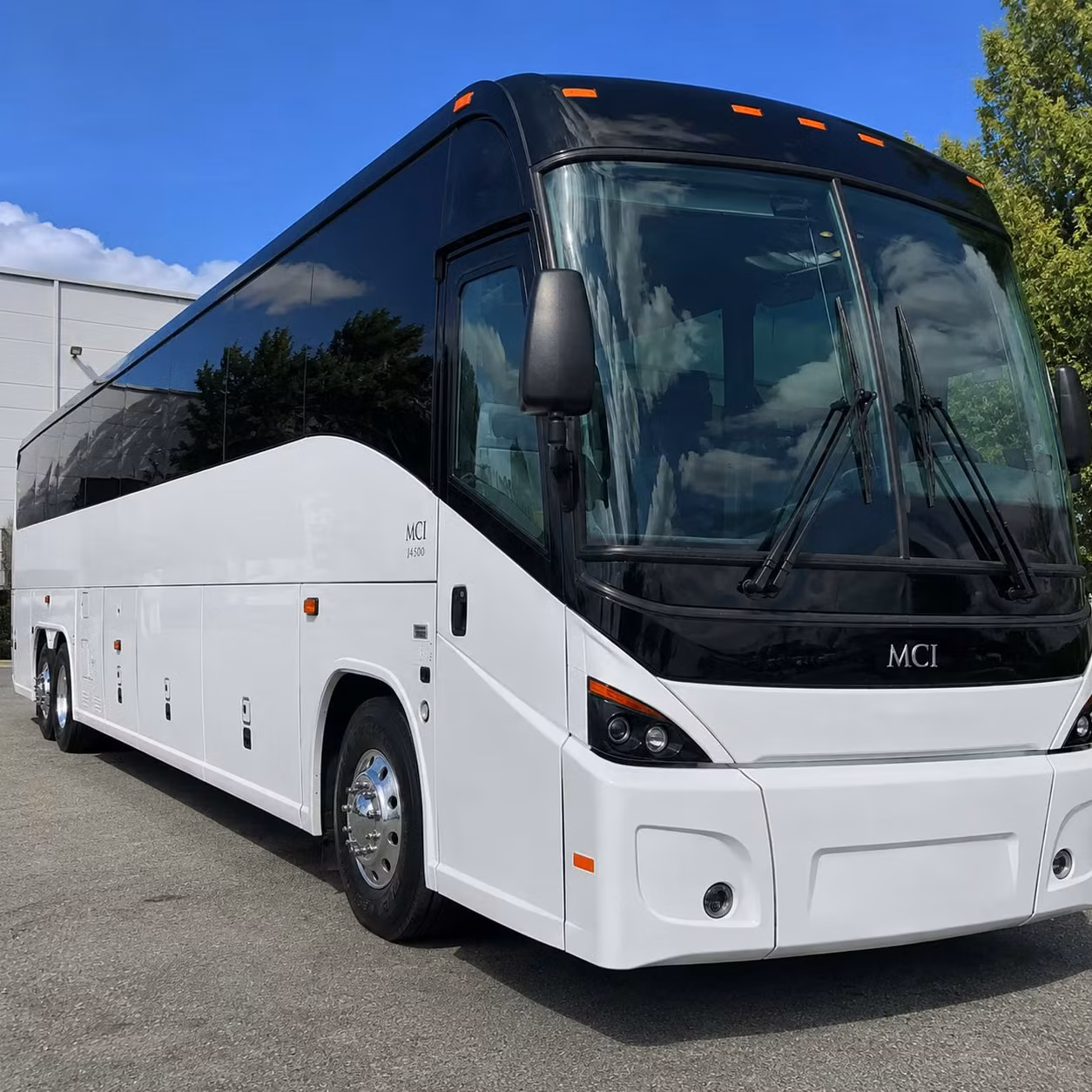 group airport shuttles to detroit metropolitan wayne county airport from ann arbor